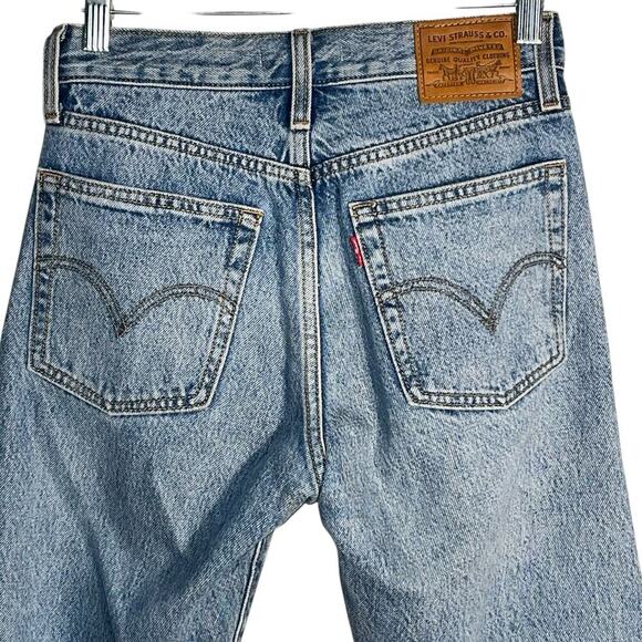 Levi’s Wedgie Fit High Rise Straight Leg Jeans Frayed Hem Light Wash Size 24 - Picture 4 of 7